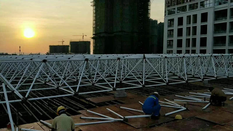 迪庆螺栓球网架安装现场